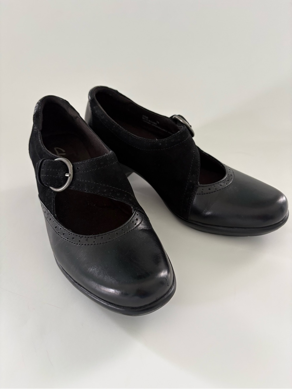 Women’s Clarks Black Leather/Suede Mary Jane shoes block heel Buckle 7 M